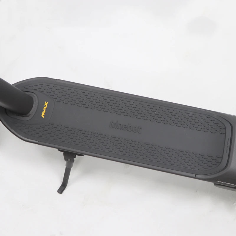 Trotinete SEGWAY Max G2 Ninebot - Elétrica, Velocidade Máx 35 km/h, Alcance de Até 70 km Trotinete SEGWAY Max G2 Ninebot - Elétrica, Velocidade Máx 35 km/h, Alcance de Até 70 km